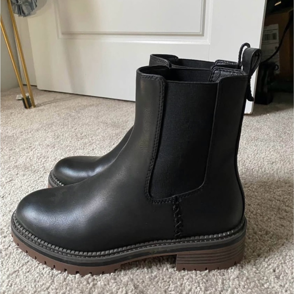 Crown Vintage Black Ankle Boots with Elastic Panels
